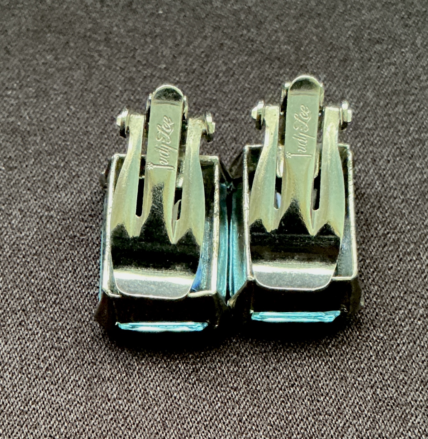 Signed Judy Lee Aqua Blue Glass Clip On Earrings Emerald Cut Vintage Costume Jewelry - Image 3