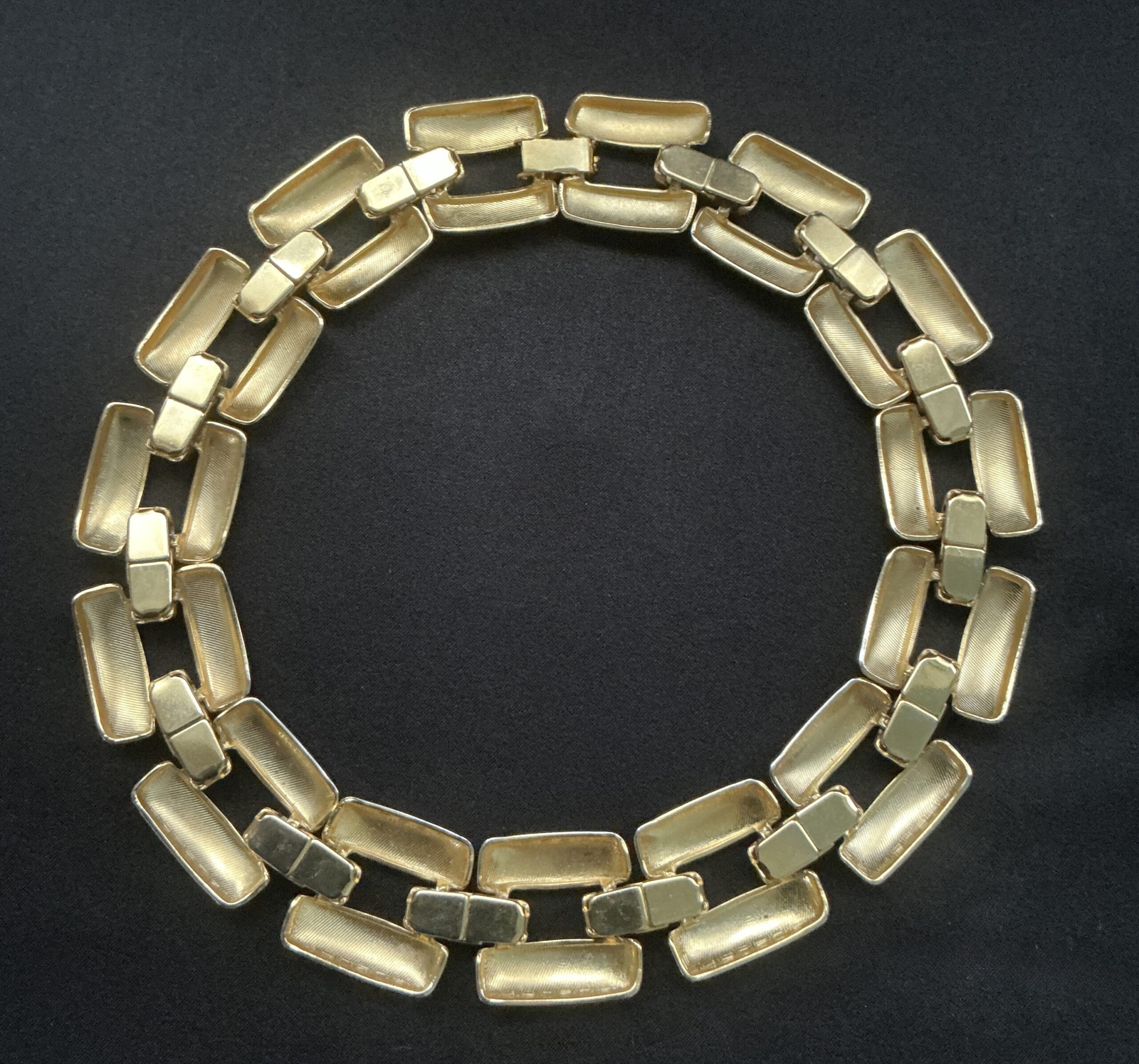 Vintage Gold Tone Geometric Link Choker Necklace 17 Inch Statement Jewelry - Image 3