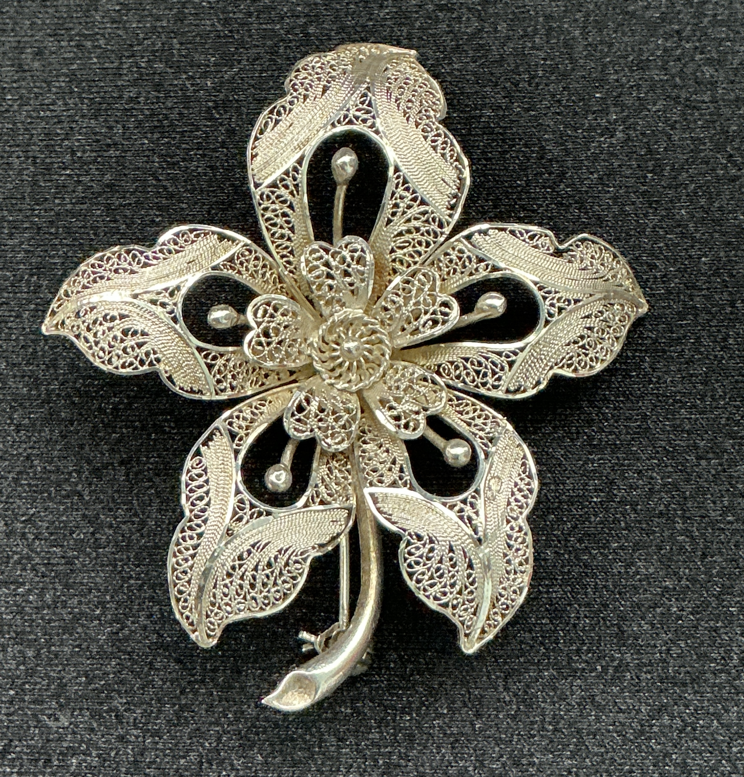 Title Vintage Filigree Flower Brooch Silver Tone Floral Pin - Image 2