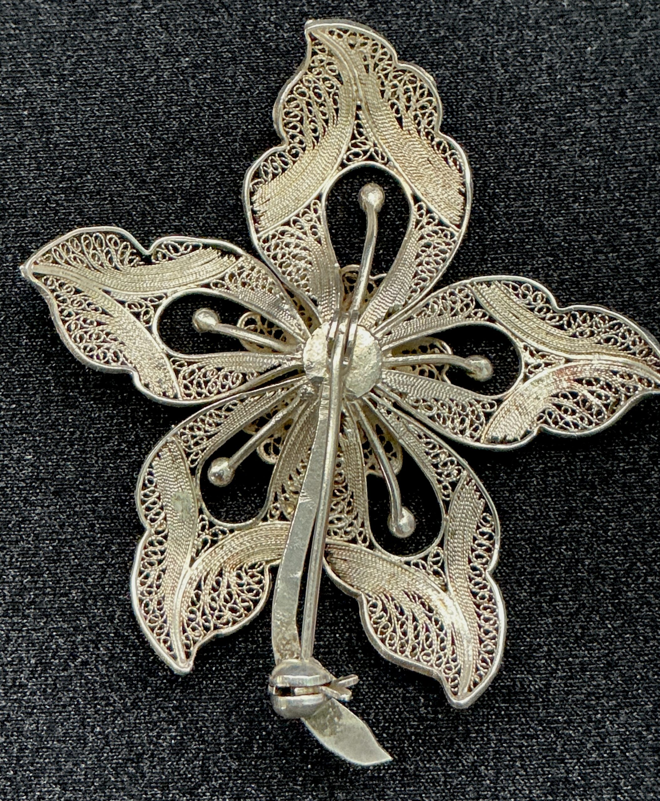 Title Vintage Filigree Flower Brooch Silver Tone Floral Pin - Image 3