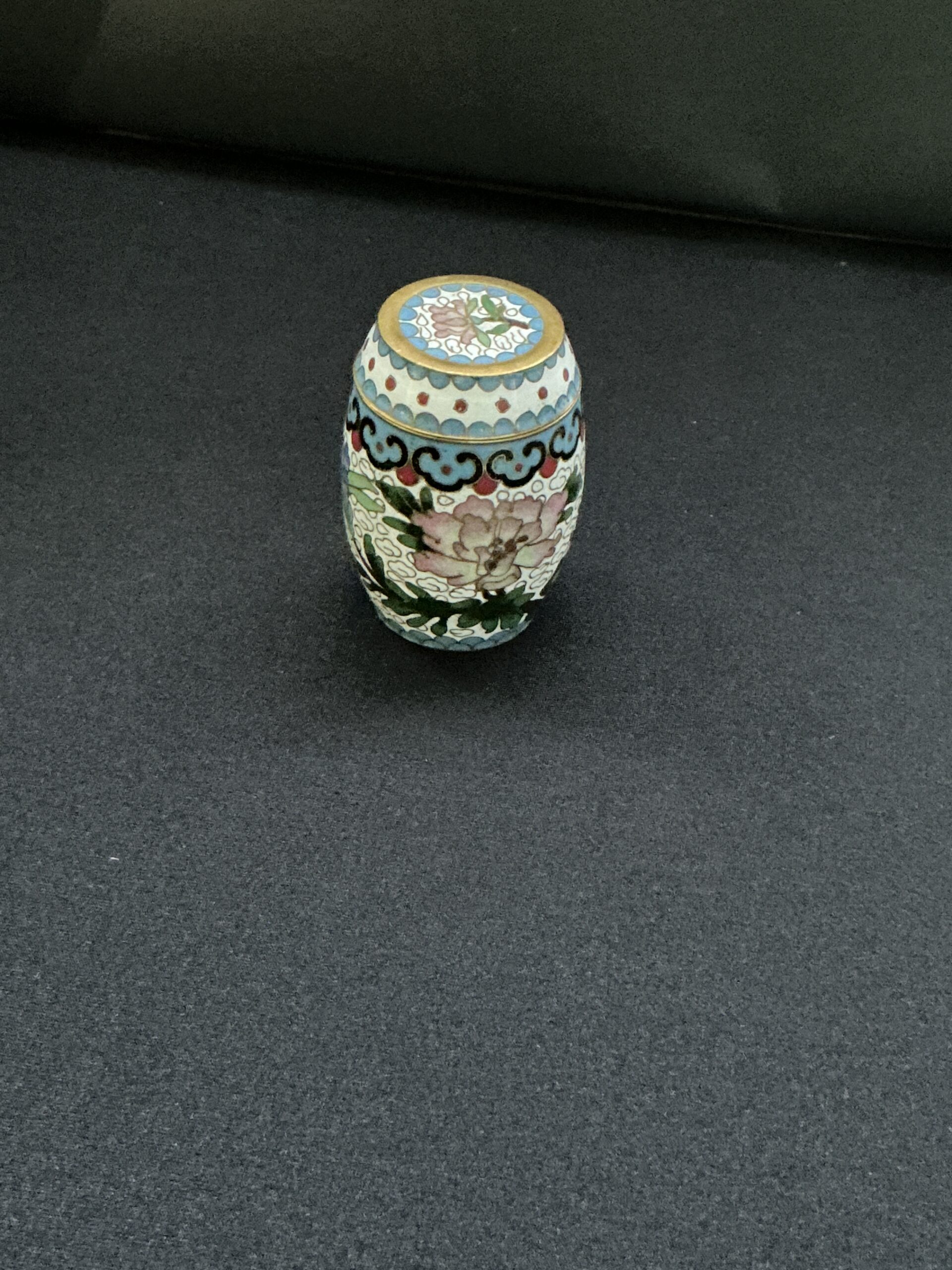 Vintage Chinese Cloisonné Barrel Trinket Box Floral Enamel Lidded Box White Blue Gold Cloisonne Keepsake Pill Box - Image 3