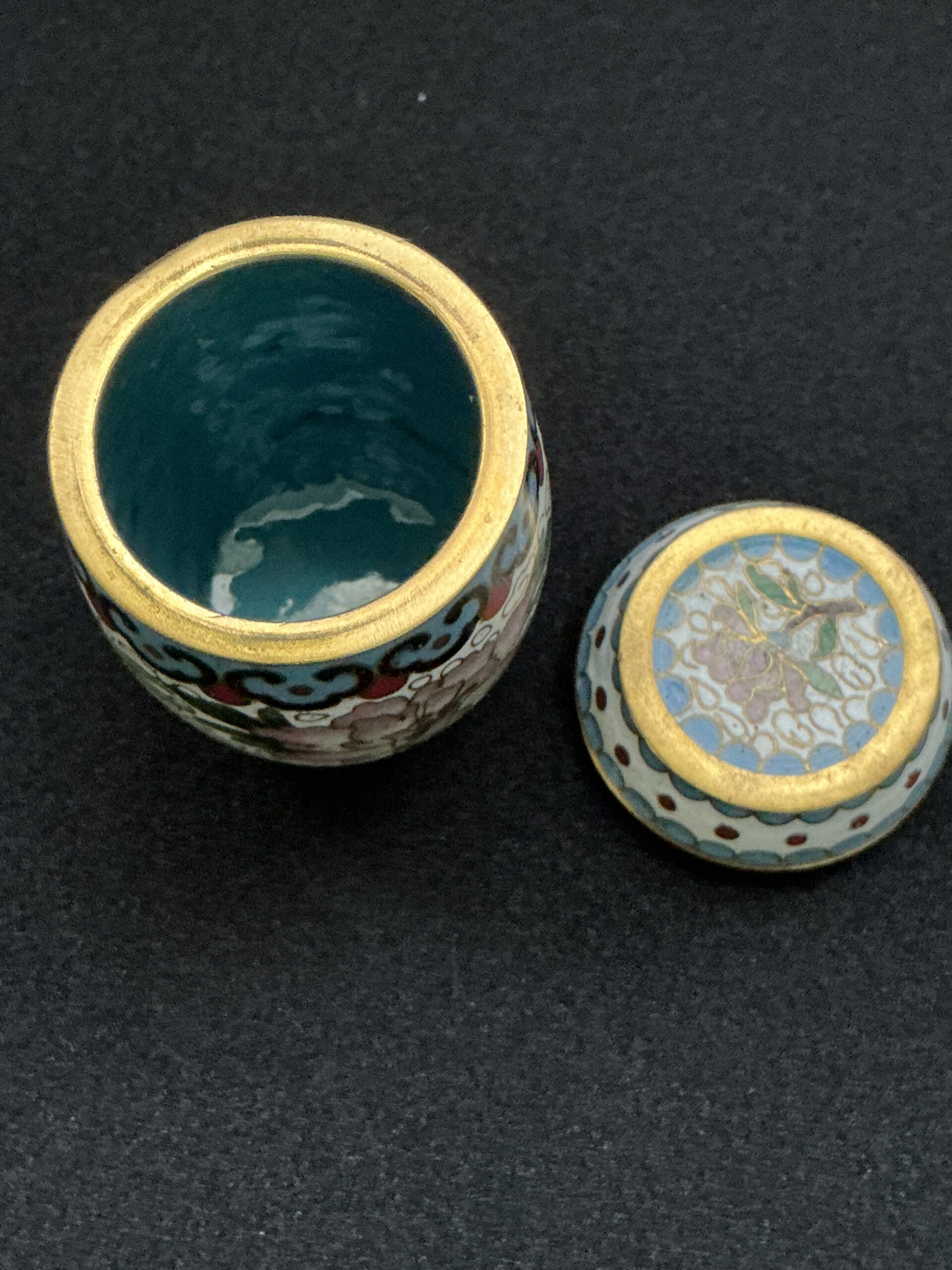Vintage Chinese Cloisonné Barrel Trinket Box Floral Enamel Lidded Box White Blue Gold Cloisonne Keepsake Pill Box - Image 6