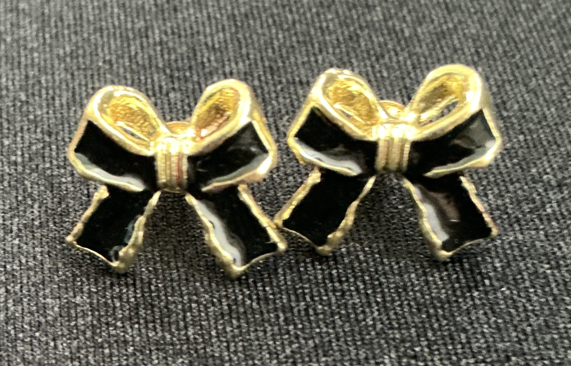 Gold and black bow-shaped stud earrings