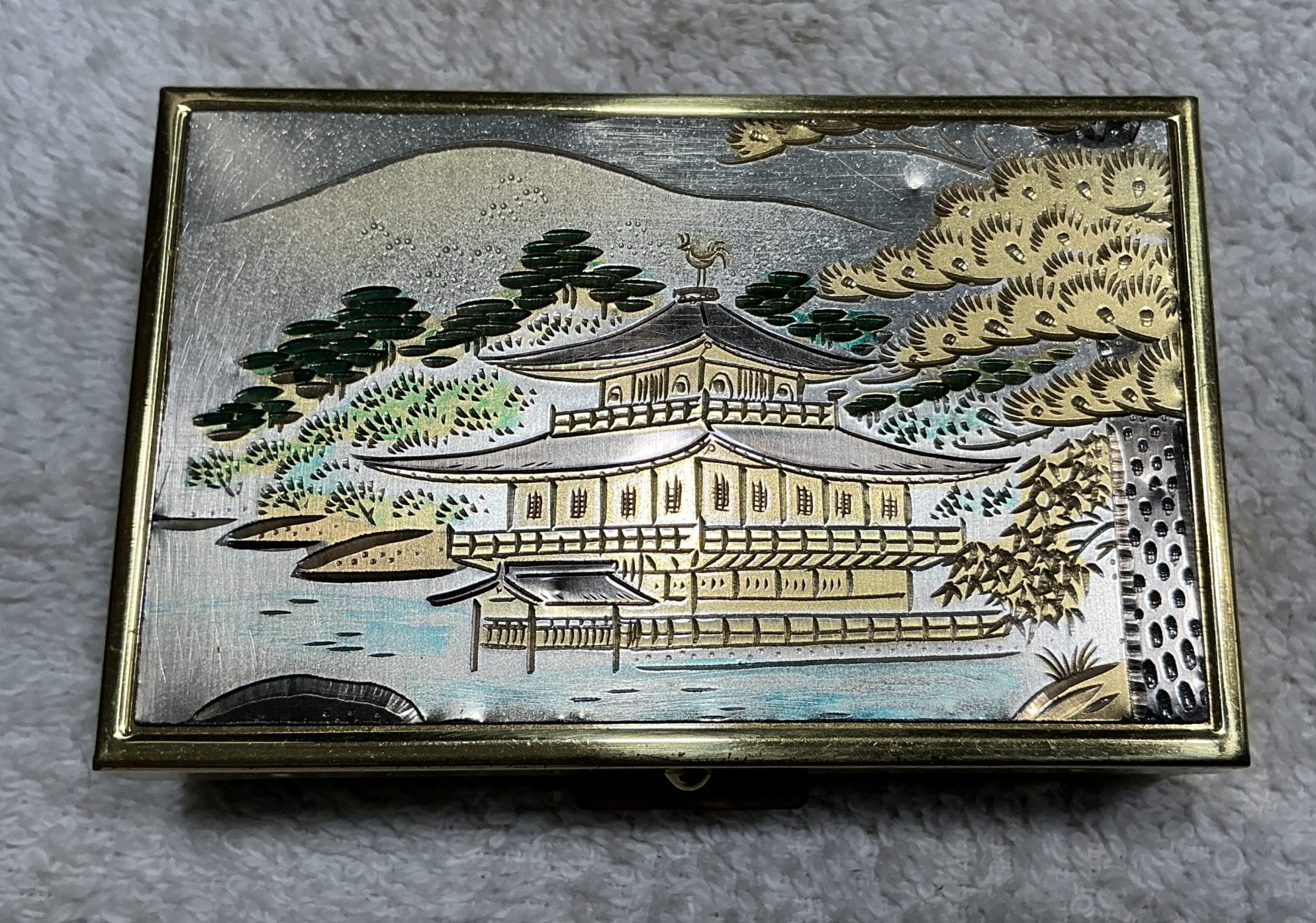 Vintage Clover Japanese musical powder compact with Kinkaku-ji temple design.